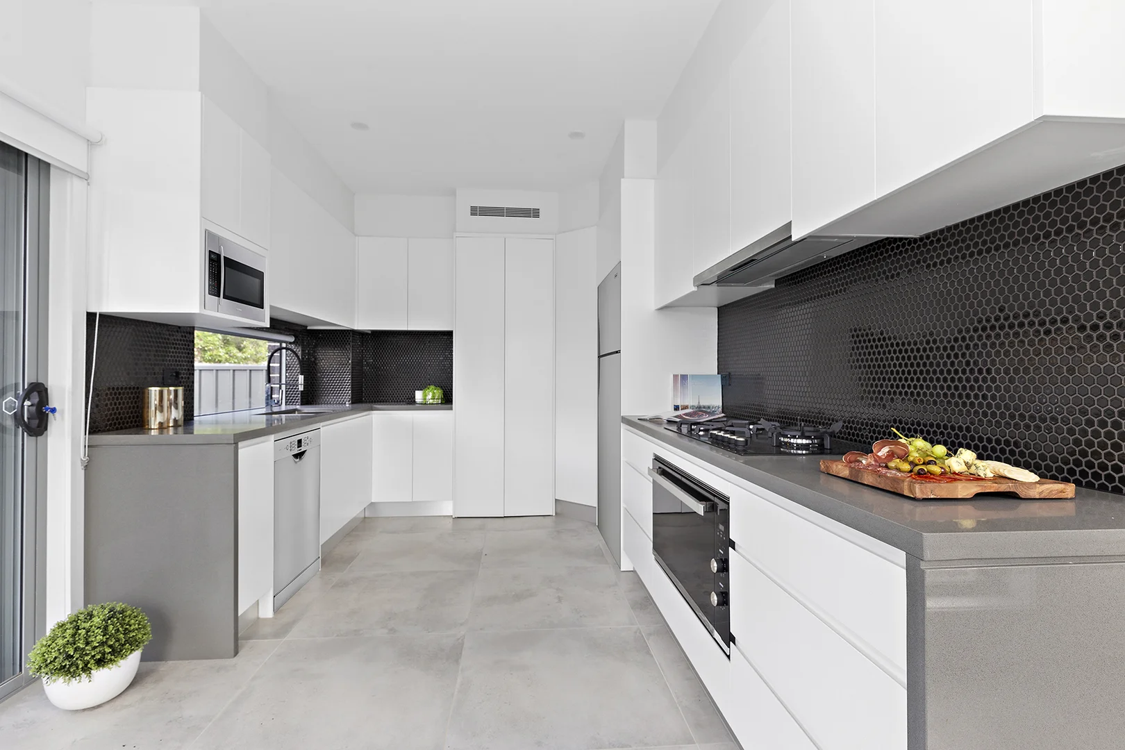Additional image 3 of 1/6-8 De Meyrick Avenue, Casula NSW 2170