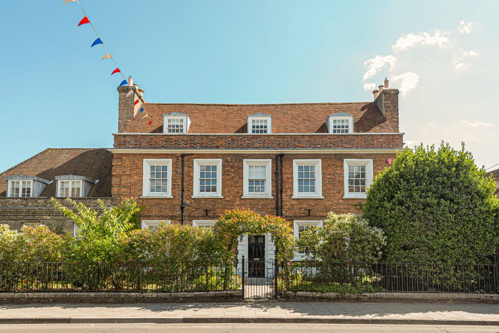 9 bed detached house to rentSt. Thomas Street, Lymington SO41