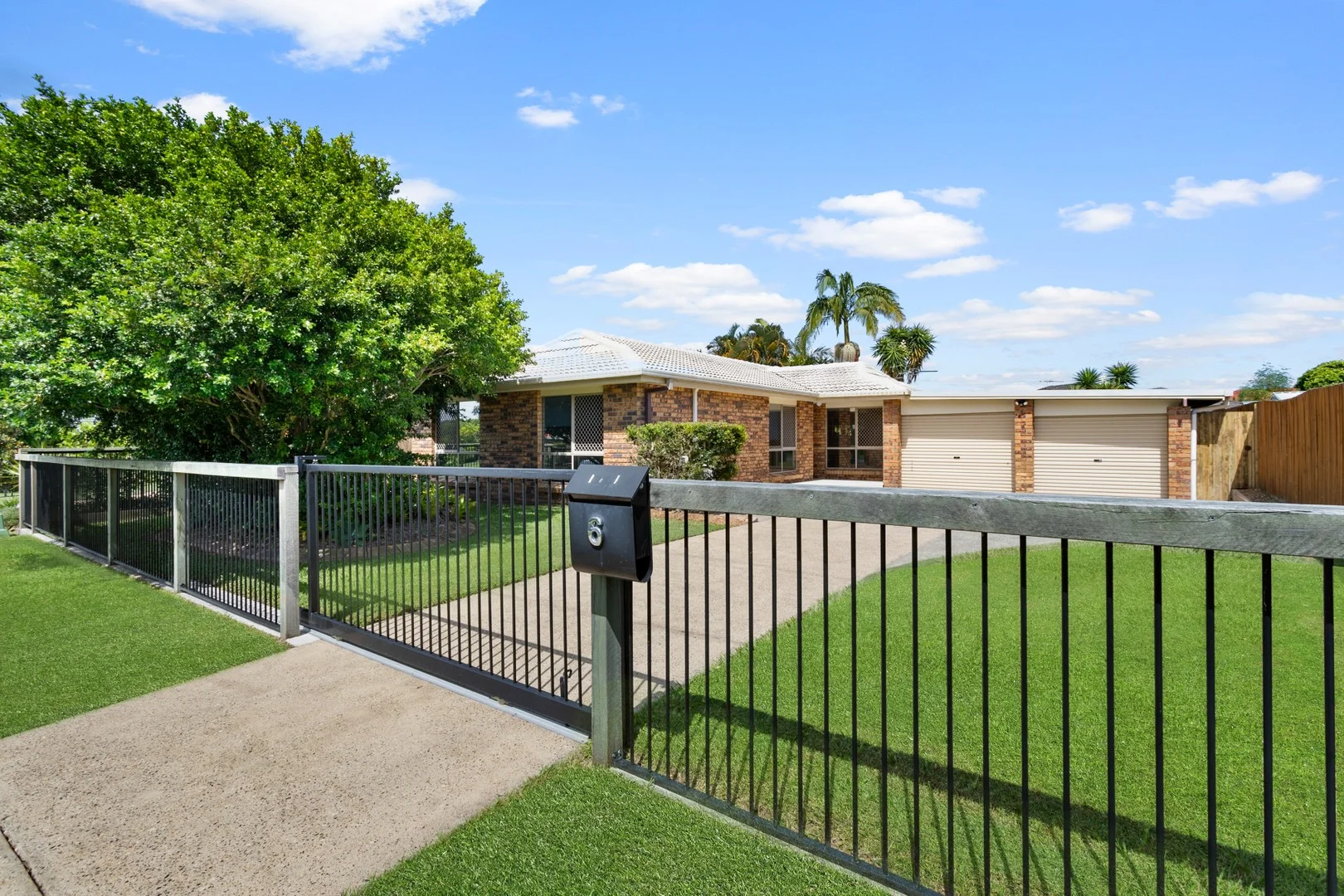 6 Linthaven Drive, Rothwell QLD 4022