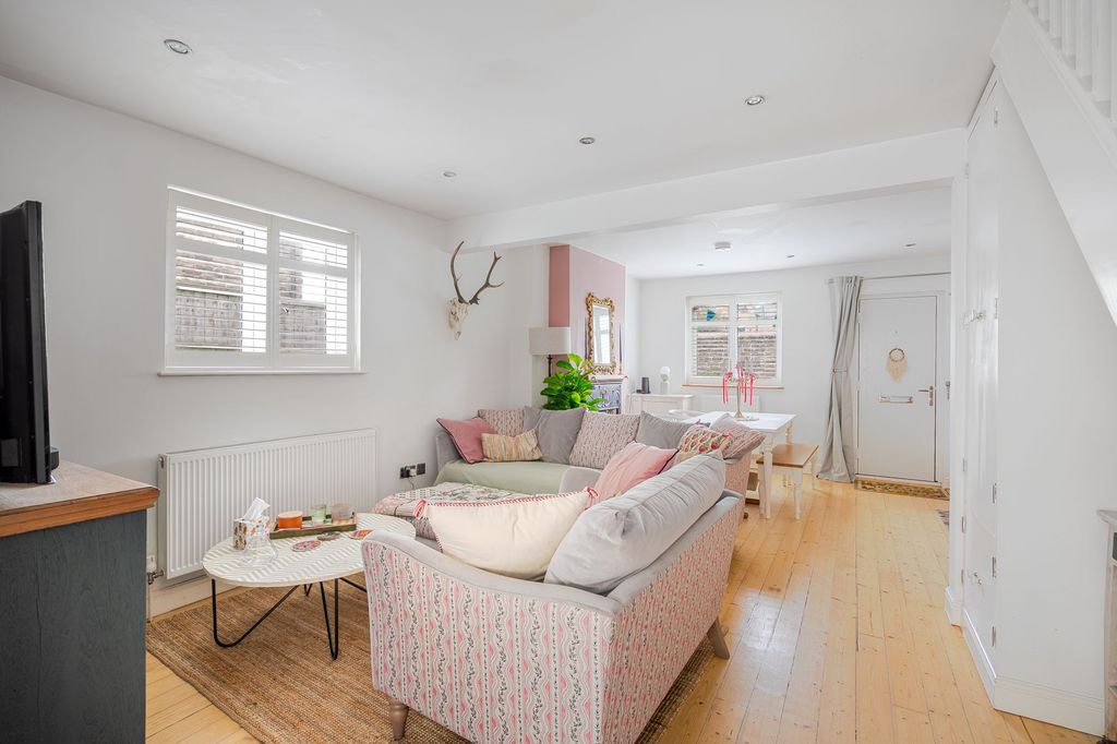 2 bed property to rentClewer Fields, Windsor SL4 photo 3