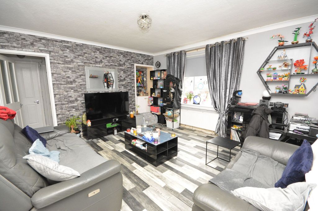 Additional image 2 of 2 bed flat for saleChisholm Place, Grangemouth FK3