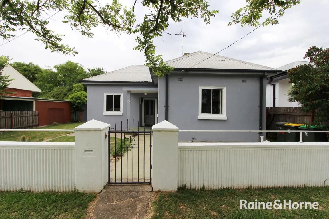 35 Stewart St, Bathurst NSW 2795