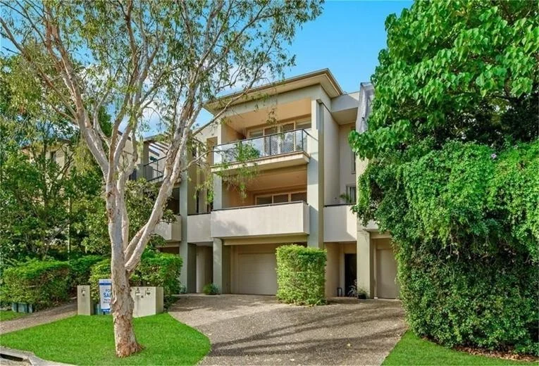 2/16 Mulgrave Crescent, Varsity Lakes QLD 4227