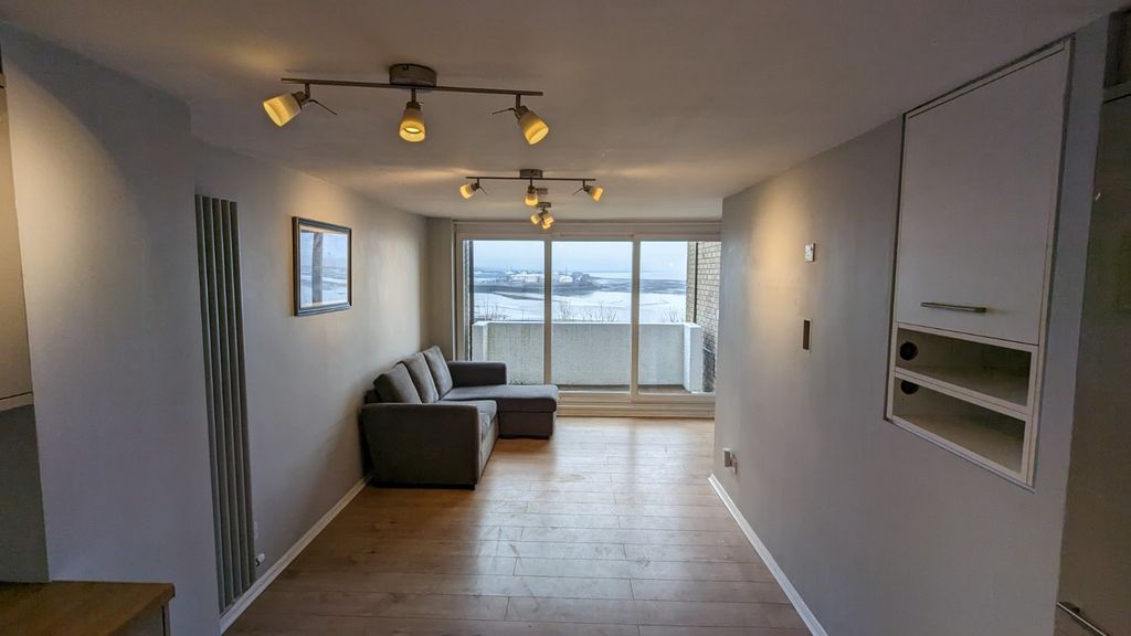 Additional image 3 of 2 bed flat to rentDyfed, Penarth CF64