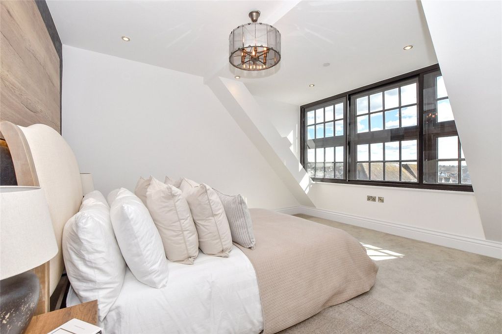 Additional image 8 of 3 bed flat for saleThe Carriage House, 88 Grosvenor Road, Tunbridge Wells, Kent TN1