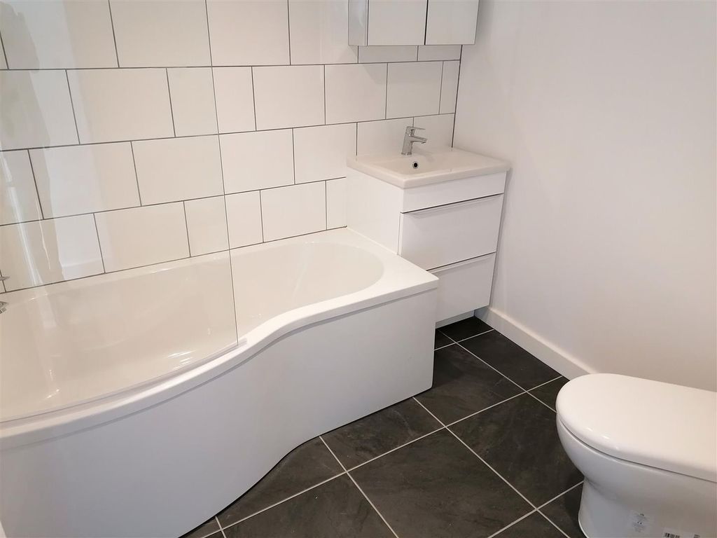 Additional image 7 of 2 bed property to rentBarton Road, Newport PO30
