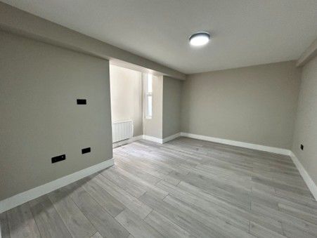 Additional image 4 of 2 bed flat to rent-9 Queens Square, Crawley RH10