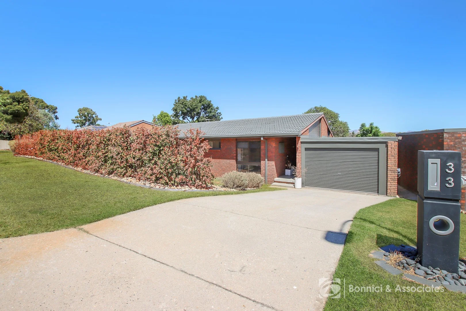 33 Valley View Drive, West Albury NSW 2640