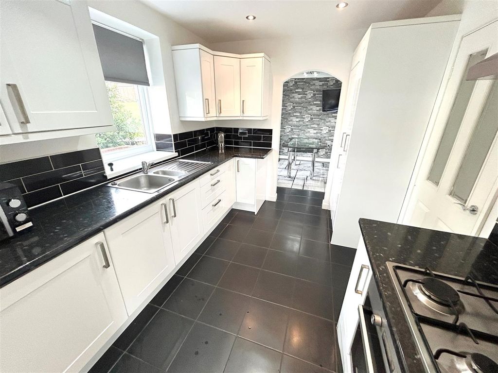 Additional image 8 of 3 bed semi-detached house to rentClytha Square, Abercarn, Newport NP11