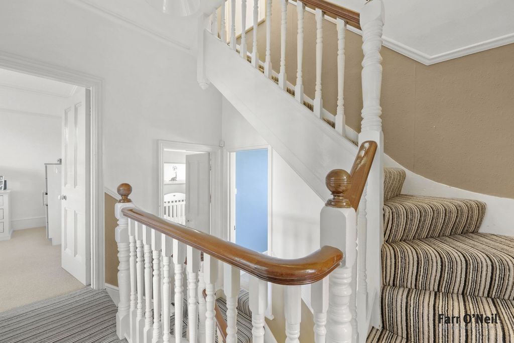 Additional image 21 of 5 bed semi-detached house to rentKings Avenue, Buckhurst Hill IG9