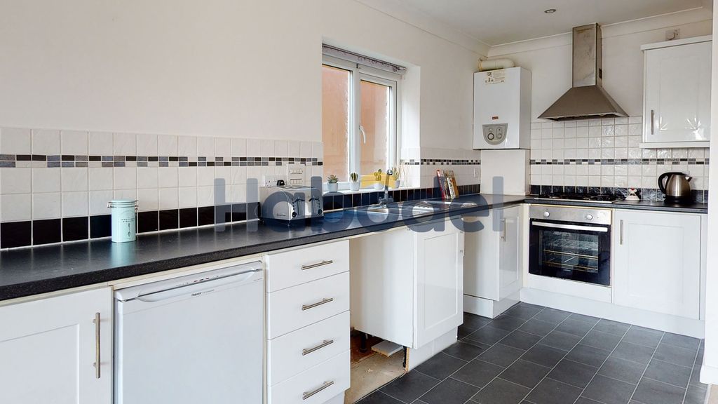 2 bed flat to rentCambridge Court, Tindale Crescent, Bishop Auckland DL14