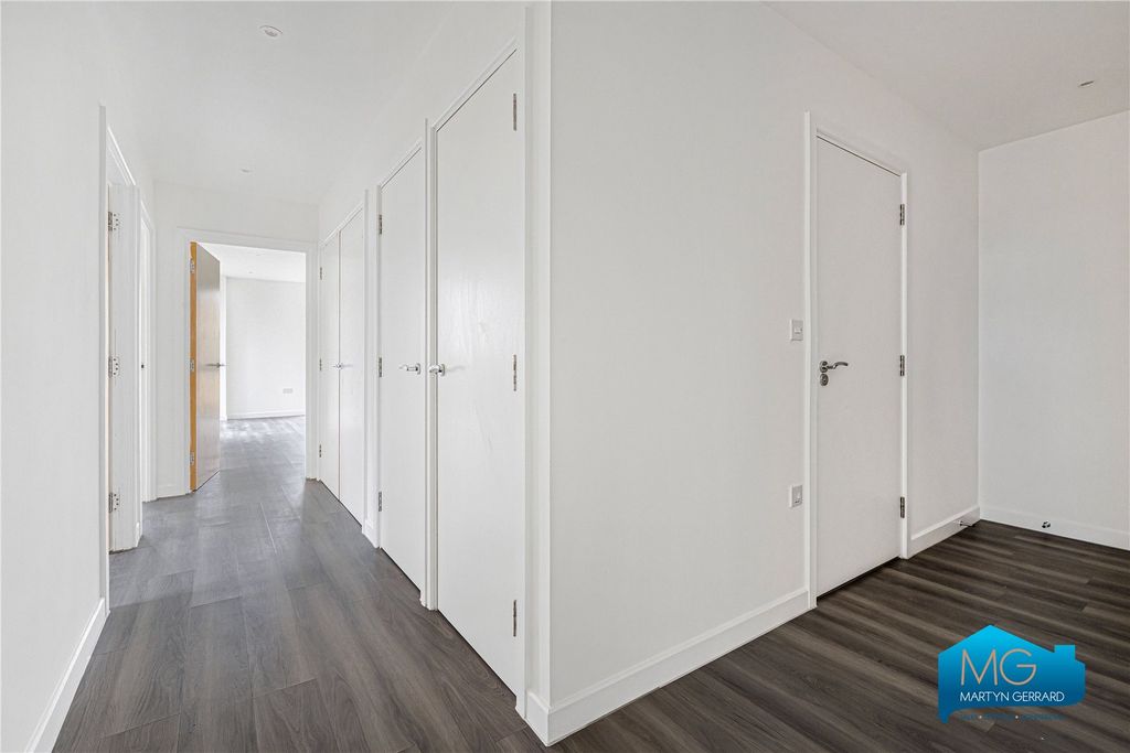 Additional image 5 of 3 bed flat to rentMedawar Drive, London NW7