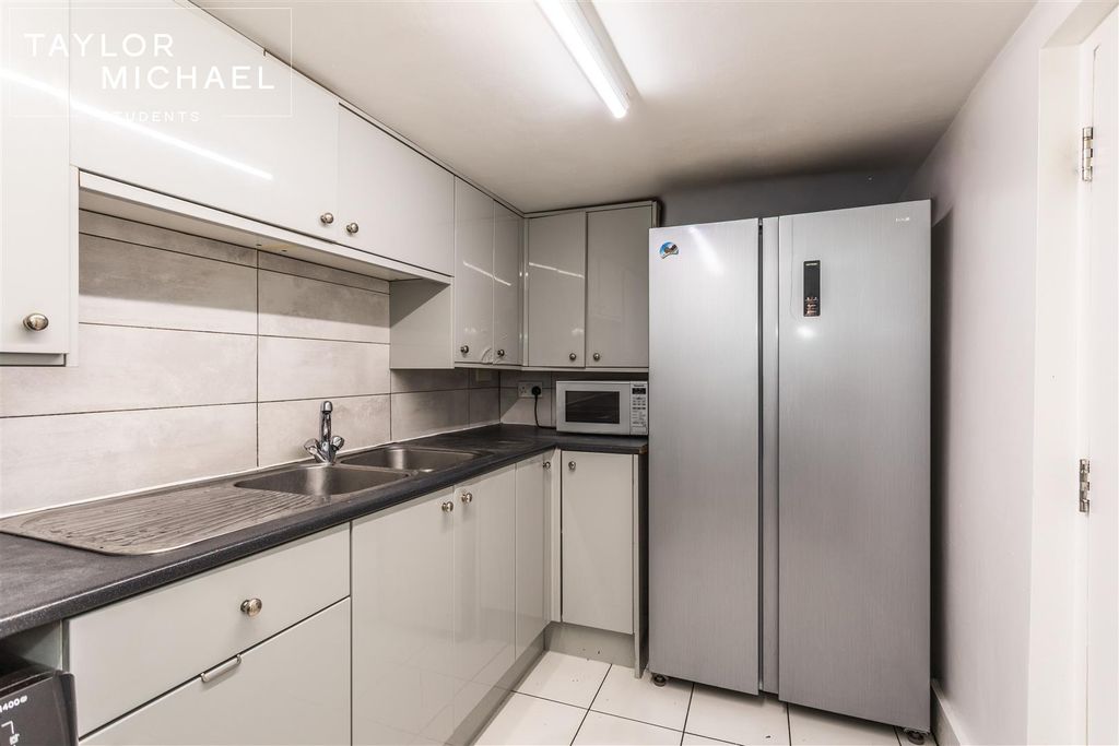 Additional image 3 of 6 bed maisonette to rentLewes Road, Brighton BN2