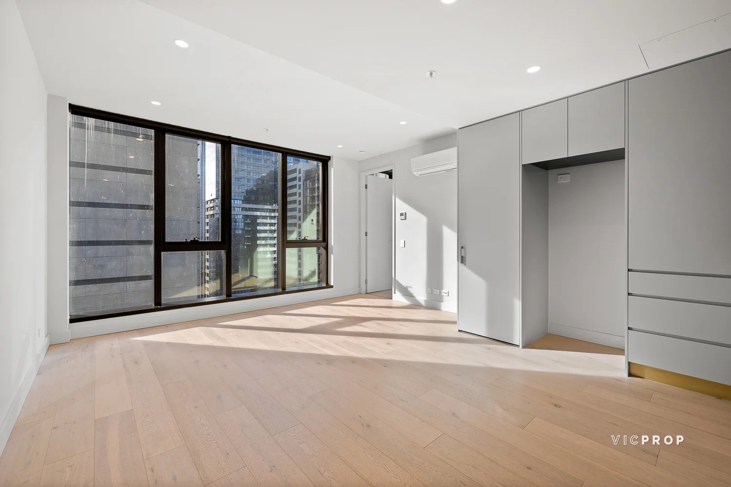Additional image 6 of 2406/318 Queen Street, Melbourne VIC 3000