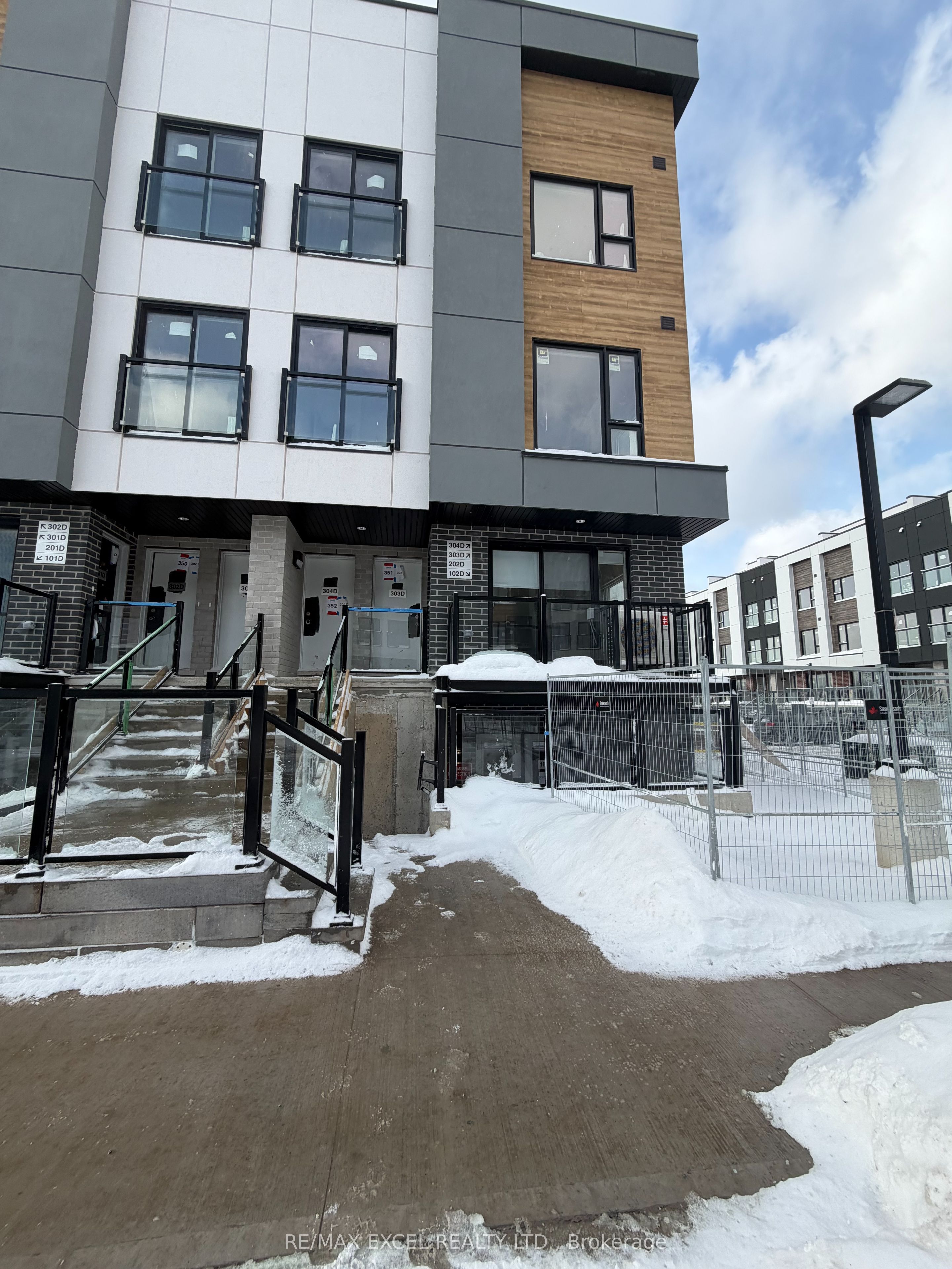 16 Melbourne Avenue, St. Catharines, ON, L2P 3J8