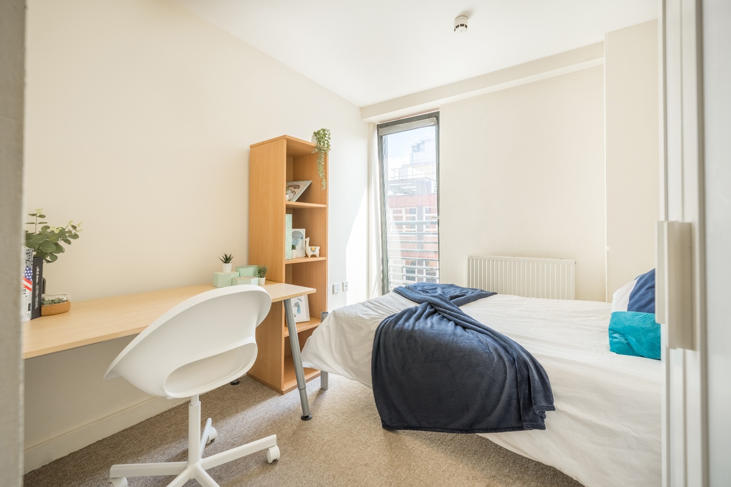 4 Bed Flat, Regent Terrace, S3, N1 7GU photo 3