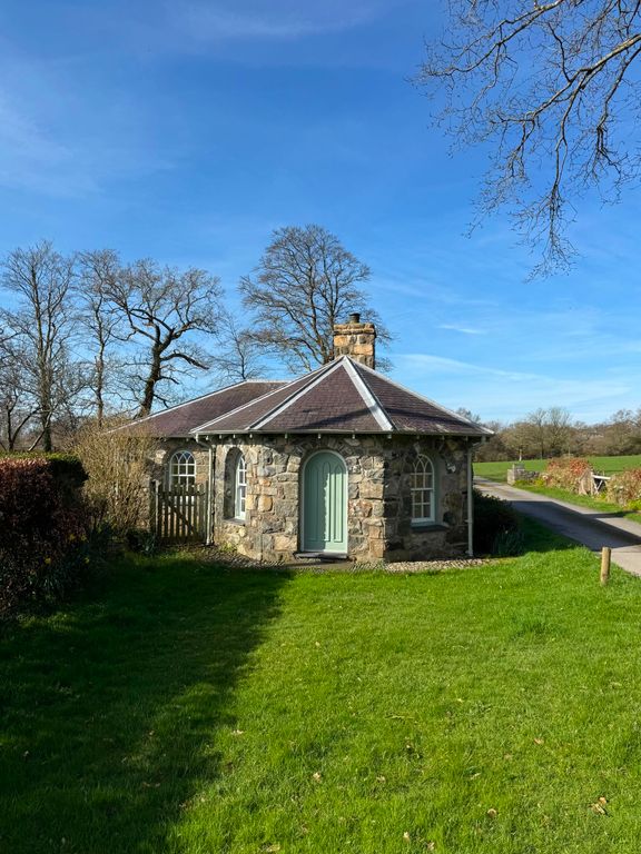 2 bed detached house to rentLodge Isaf, Trallwyn, Y Ffor, Pwllheli LL53