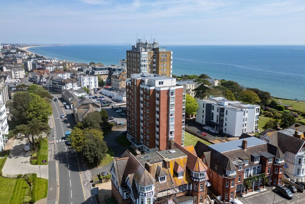 3 bed flat to rentWest Cliff Road, Bournemouth BH2