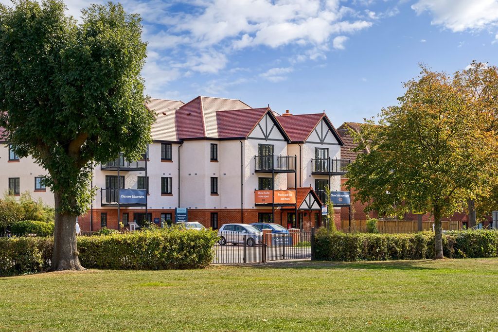 Additional image 6 of 2 bed flat to rentChalkwell Avenue, Westcliff-On-Sea SS0