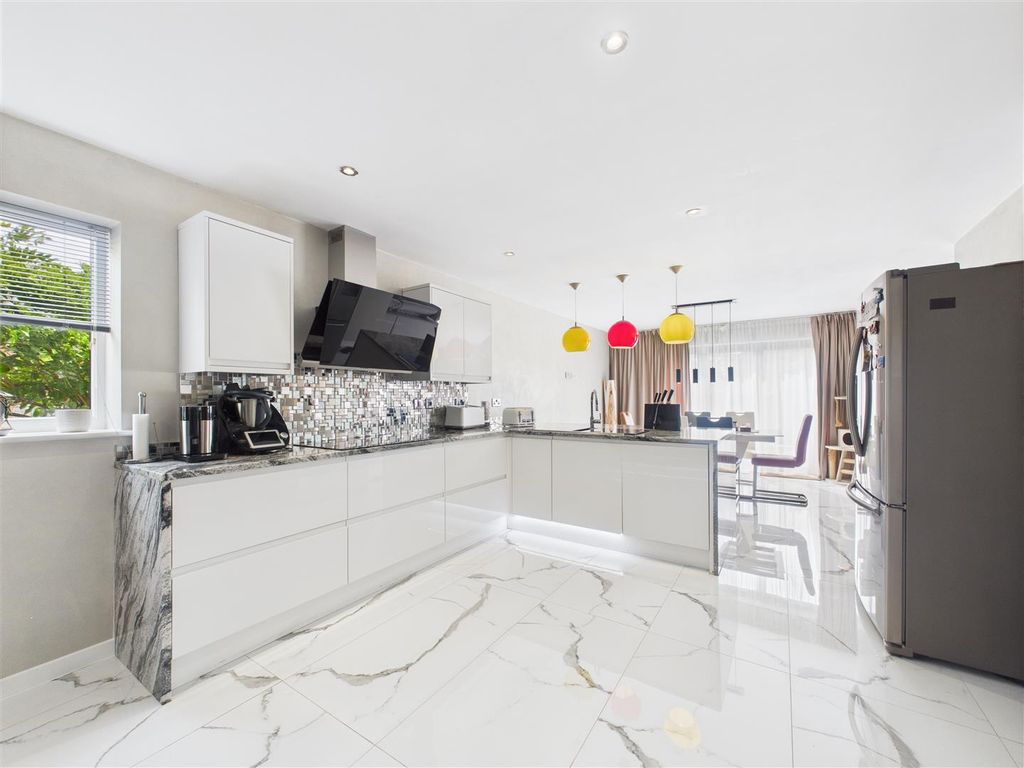 Additional image 4 of 4 bed detached house to rentThe Coachings, Ferriby Road, Hessle HU13
