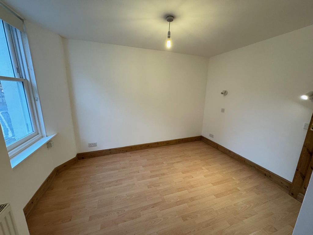 2 bed flat to rent11 Biggiesknowe, Peebles EH45 photo 5