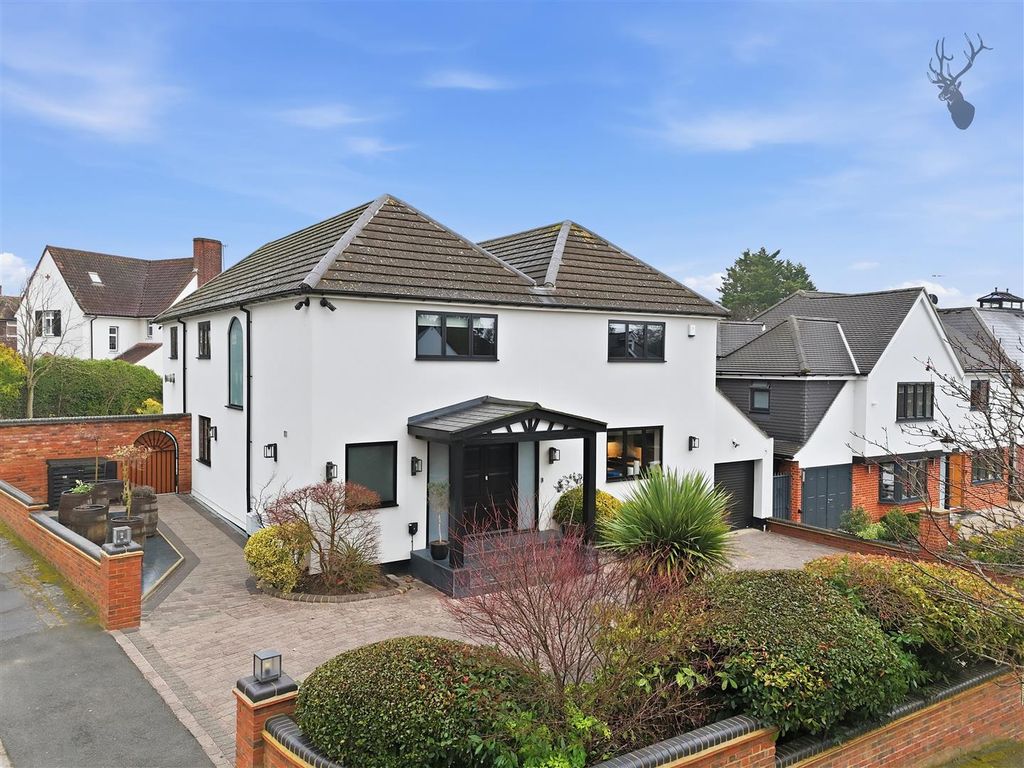 4 bed detached house to rentParklands, Chigwell IG7