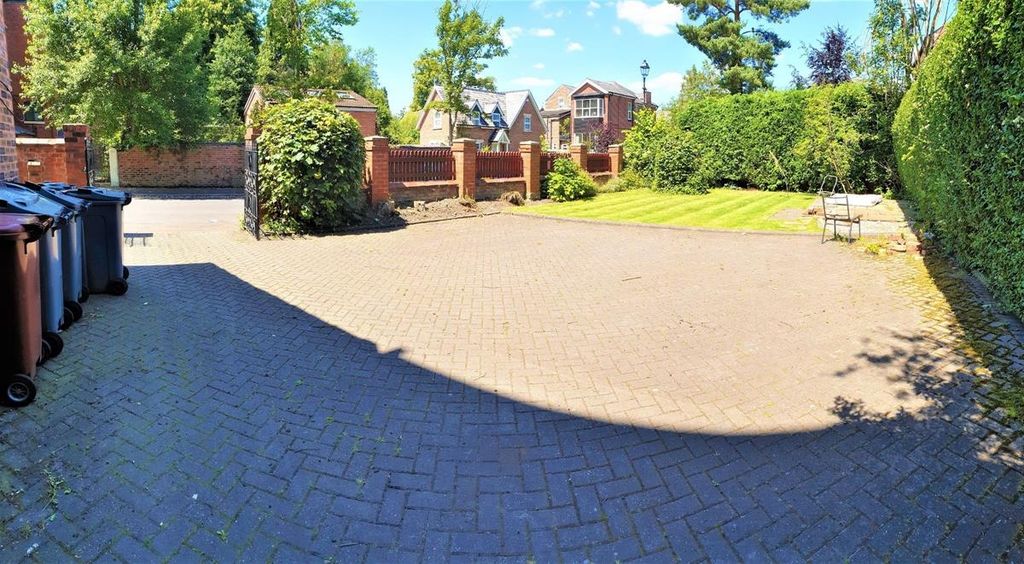 10 bed semi-detached house to rentParsonage Road, Manchester M20