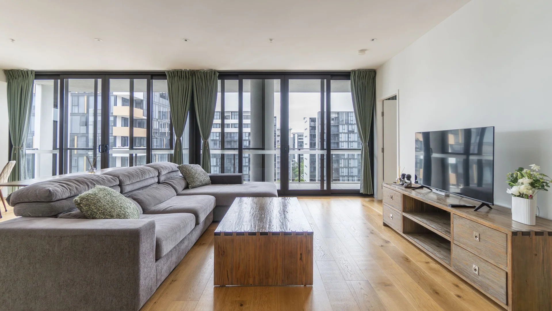 1005/6 Galloway Street, Mascot NSW 2020