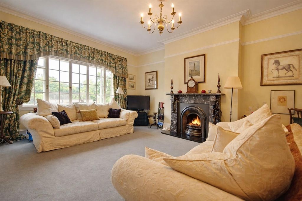 Additional image 3 of 3 bed flat to rentLansdown Road, Cheltenham GL51