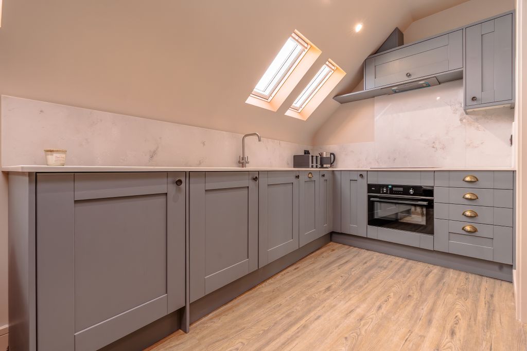 Additional image 2 of 3 bed flat to rentHigh Street, Bristol BS9