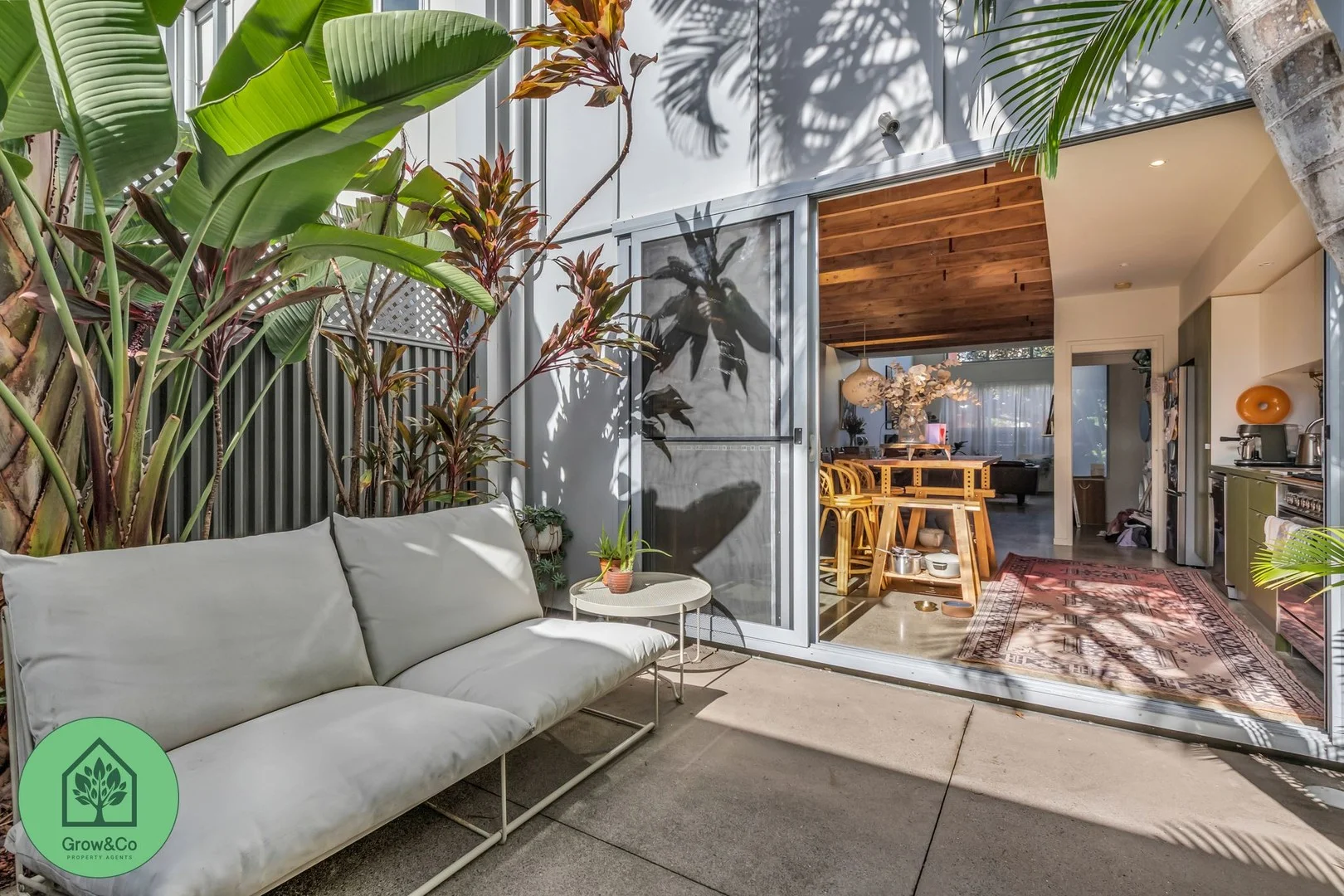 8 Lakefront Crescent, Varsity Lakes QLD 4227