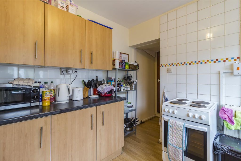 3 bed terraced house to rentKingsland Terrace, Treforest CF37