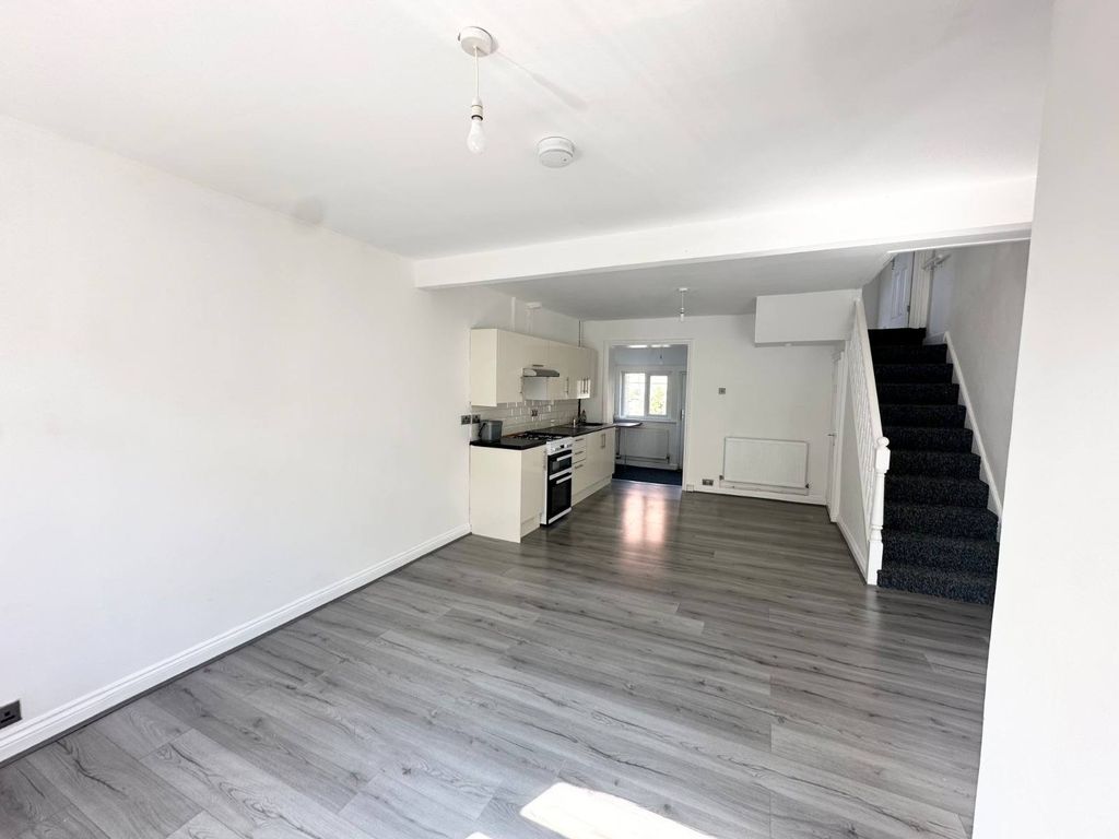 3 bed terraced house to rentNeath SA11