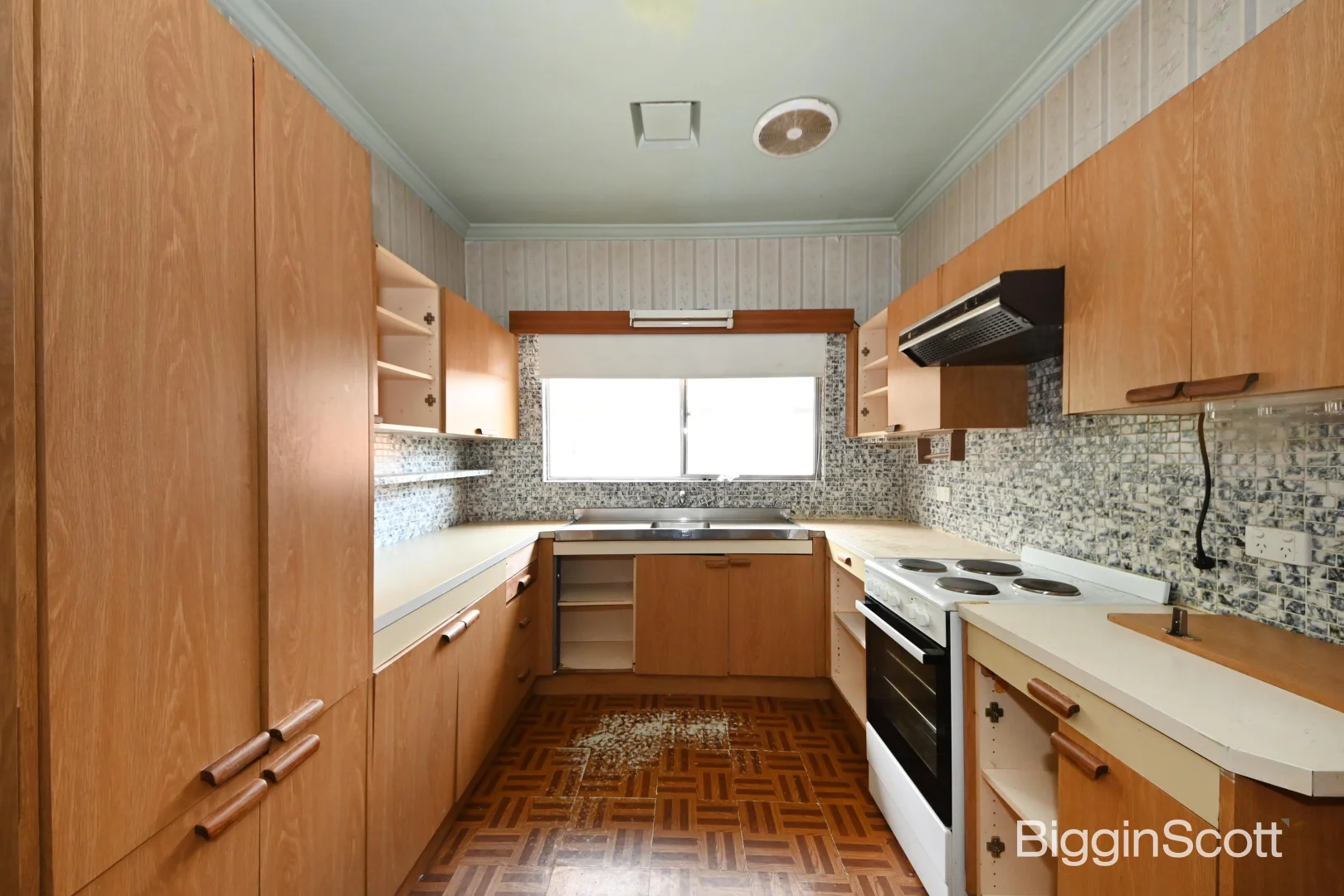 Additional image 5 of 1/33 Middleborough Road, Burwood VIC 3125