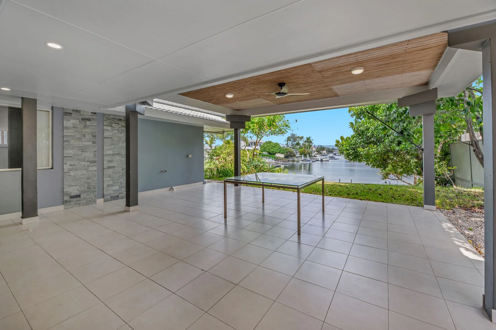 28 Bermuda St, Broadbeach Waters QLD 4218