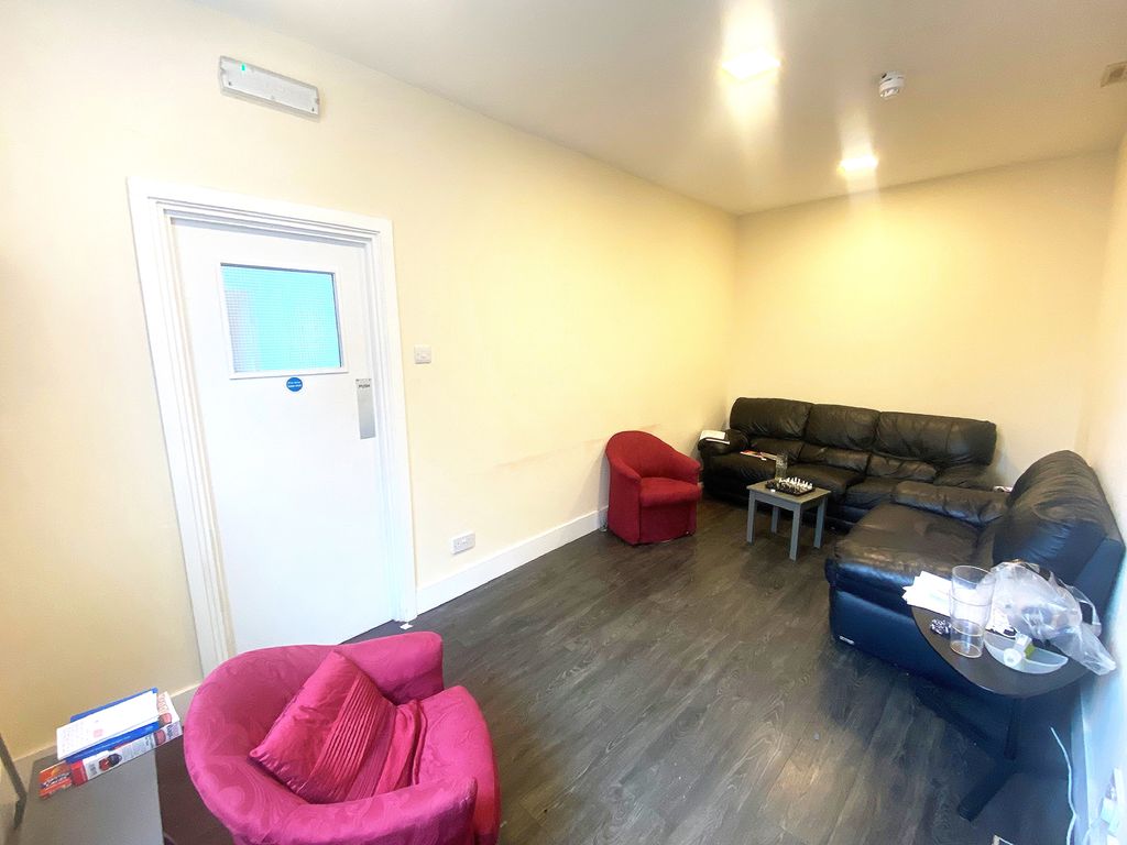 Additional image 5 of 6 bed maisonette to rentAlbert Road, Southsea PO5