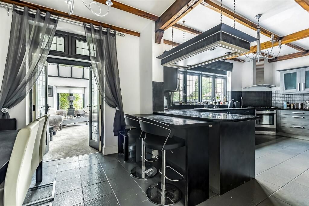 Additional image 4 of 5 bed detached house to rentThe Ridgeway, Cuffley, Potters Bar EN6