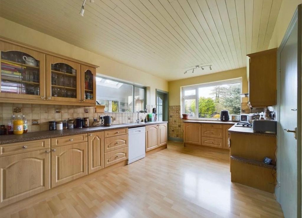 Additional image 8 of 5 bed detached house to rentMain Road, Bilton, Hull HU11
