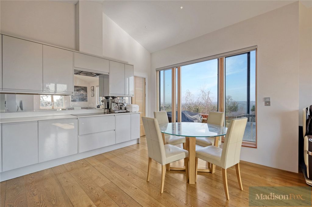 Additional image 9 of 2 bed flat to rentPalmerston Road, Buckhurst Hill, Essex IG9