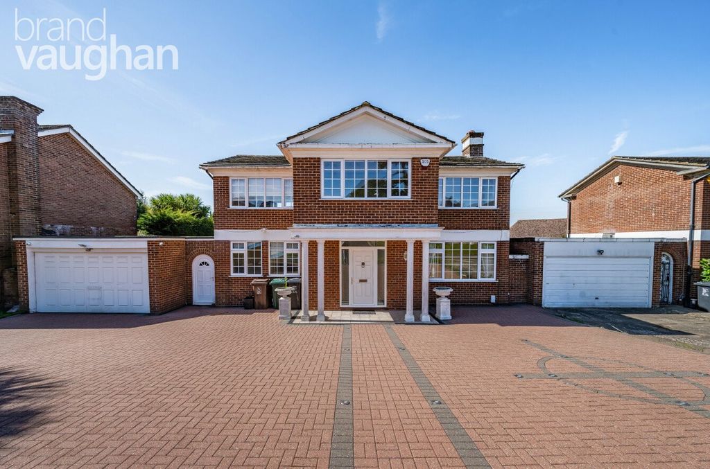 4 bed detached house to rentAsh Close, Hove, East Sussex BN3
