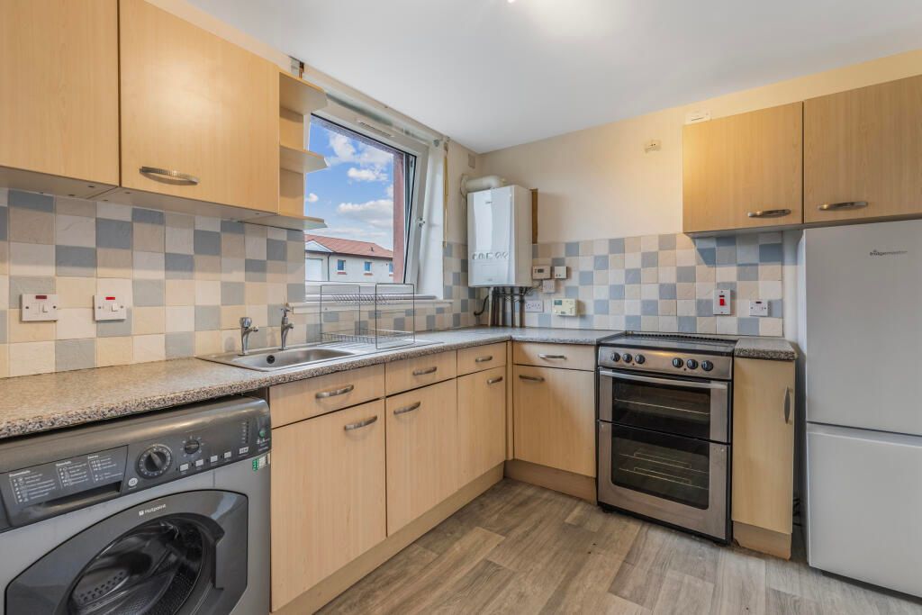 Additional image 2 of 2 bed flat to rentSunart Place, Grangemouth FK3