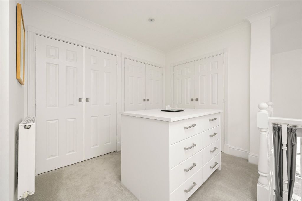 Additional image 9 of 3 bed flat to rentEllesmere Place, Walton-On-Thames, Surrey KT12