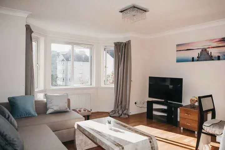 2 Bed Flat, Duff Road, EH11, N1 7GU photo 2