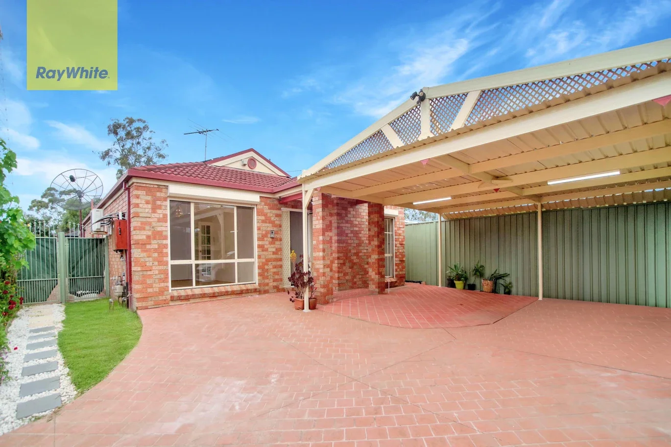 18 Erin pl, Casula NSW 2170