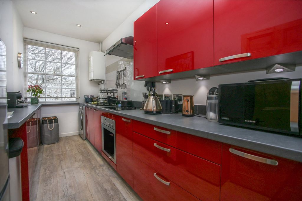 Additional image 3 of 3 bed flat to rentPittville Lawn, Cheltenham, Gloucestershire GL52