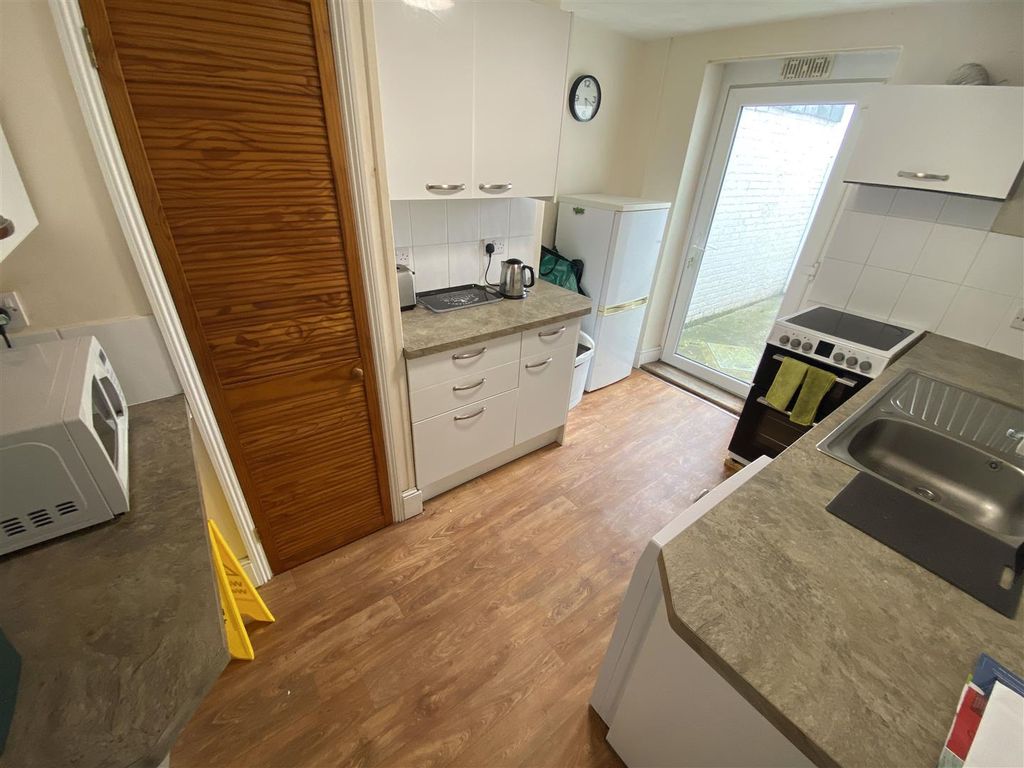 Additional image 2 of Room to rentChapel Street, Newport PO30
