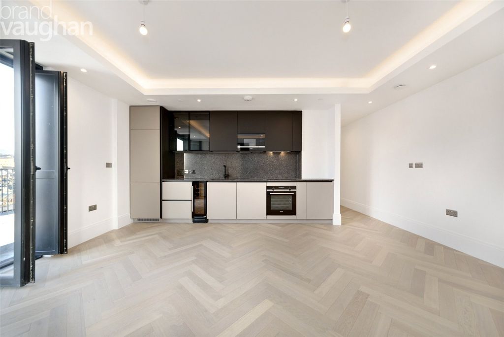 Additional image 2 of 2 bed flat to rentGloucester Place, Brighton BN1