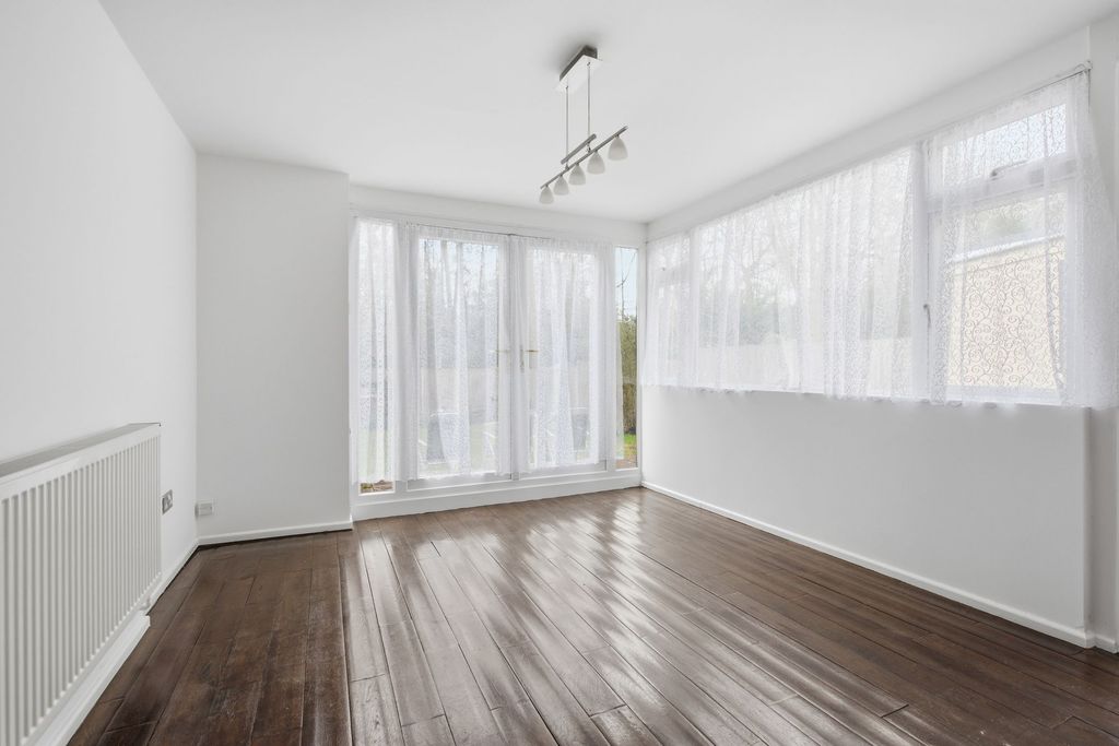 Additional image 4 of 3 bed semi-detached house to rentPrince Andrew Way, Ascot SL5