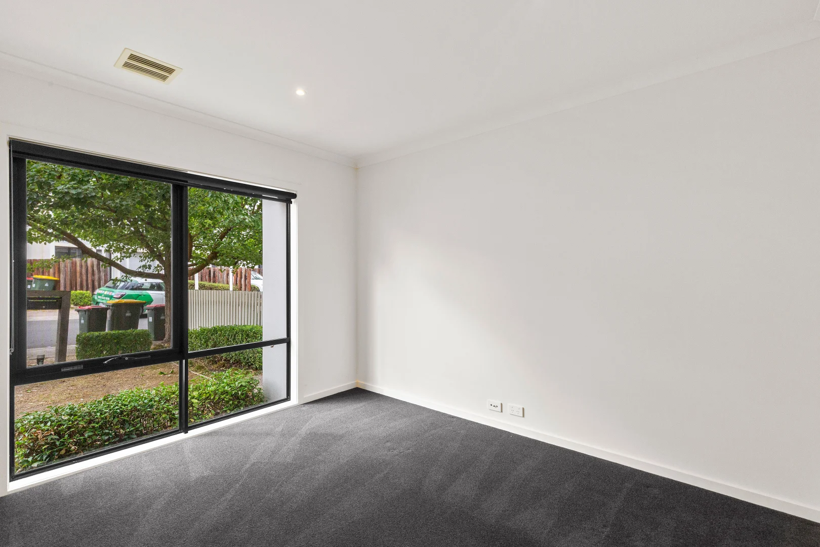 33 Manchester Crescent, Bundoora VIC 3083 photo 3