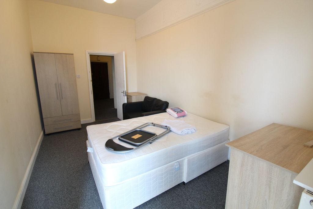Additional image 5 of 5 bed flat to rentKings Road, Brighton BN1